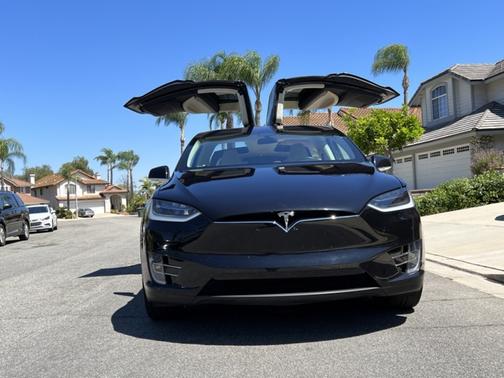 Photo 2 of 14 of 2018 Tesla Model X 100D